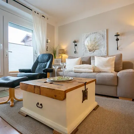 Hus Willem Ii 18, Muschelstuebchen Mit Strandkorb