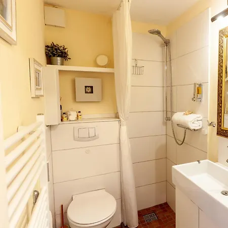 Hus Willem Ii 18, Muschelstuebchen Mit Strandkorb