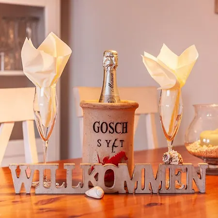 Hus Willem Ii 18, Muschelstuebchen Mit Strandkorb Büsum